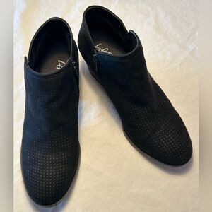 LifeStride Blake Model Black Perforated Side Zip Ankle Boots Block Heel Women 6M